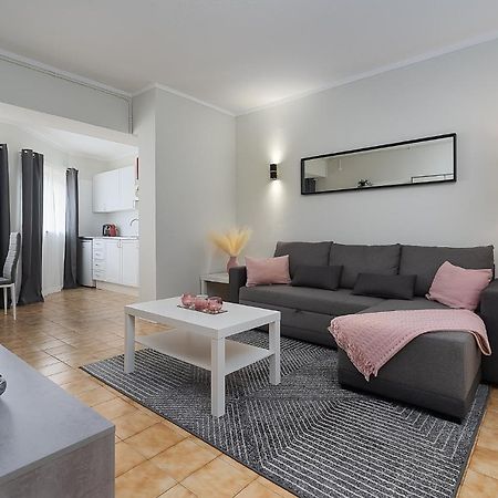 Sunny Flat W/ Balcony & Pool By Lovelystay Portimao Exterior photo