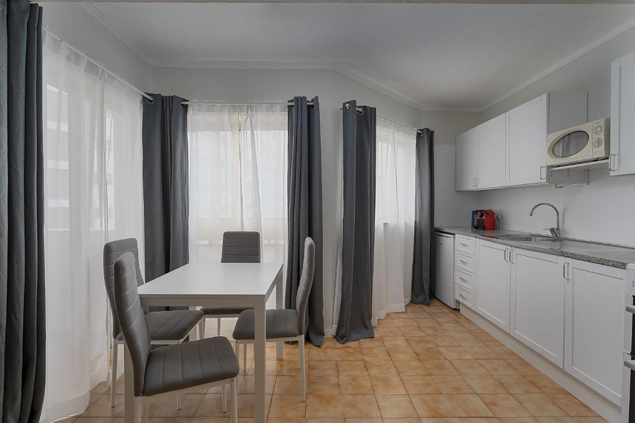 Sunny Flat W/ Balcony & Pool By Lovelystay Portimao Exterior photo