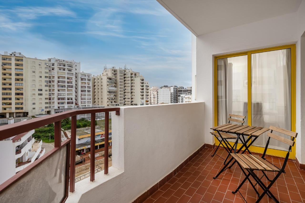 Sunny Flat W/ Balcony & Pool By Lovelystay Portimao Exterior photo