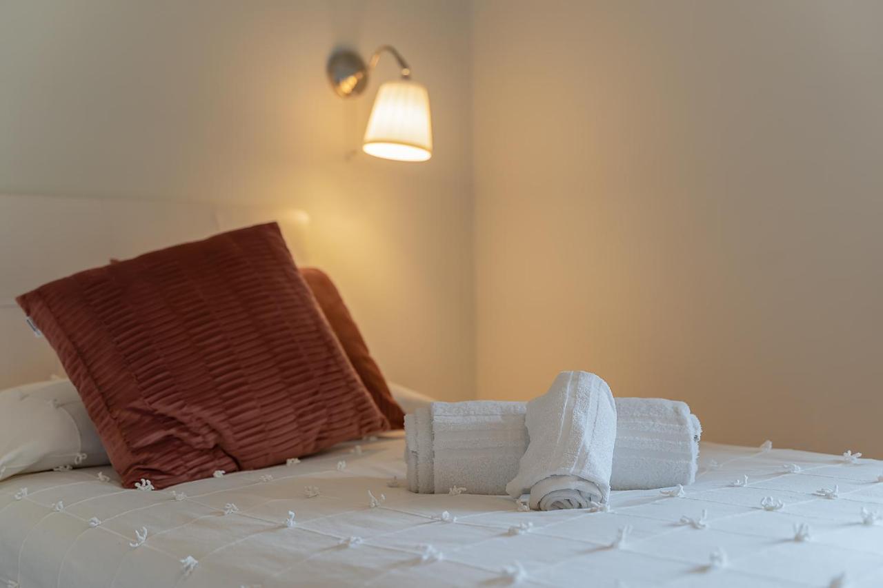 Sunny Flat W/ Balcony & Pool By Lovelystay Portimao Exterior photo