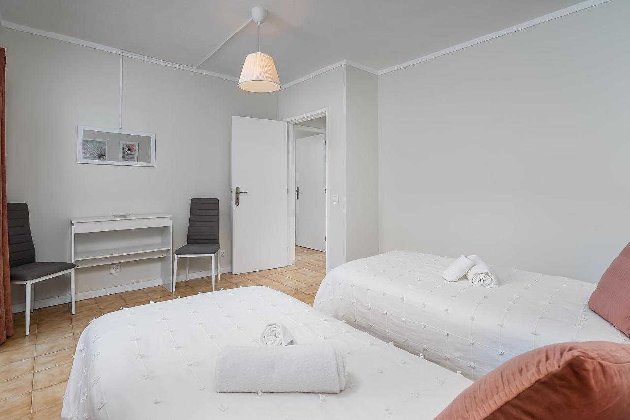 Sunny Flat W/ Balcony & Pool By Lovelystay Portimao Exterior photo