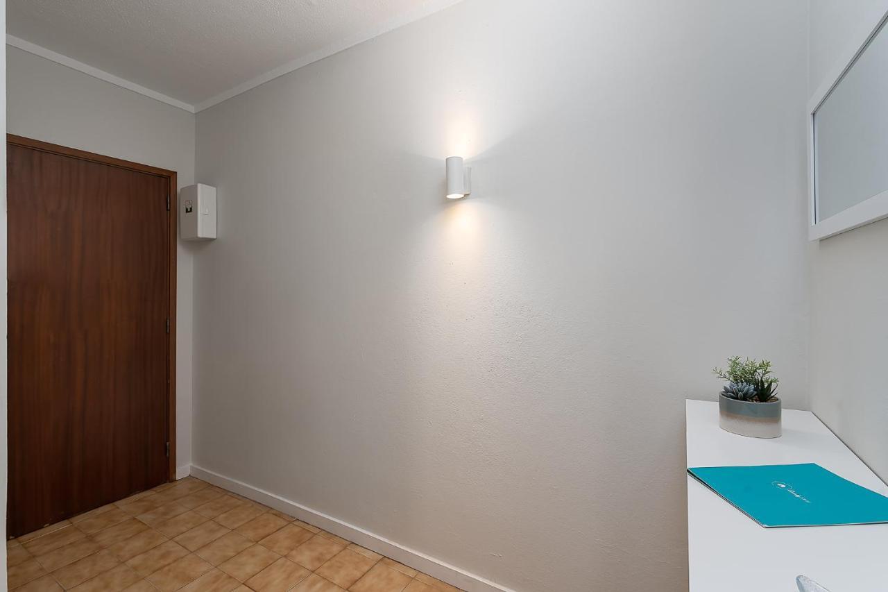 Sunny Flat W/ Balcony & Pool By Lovelystay Portimao Exterior photo